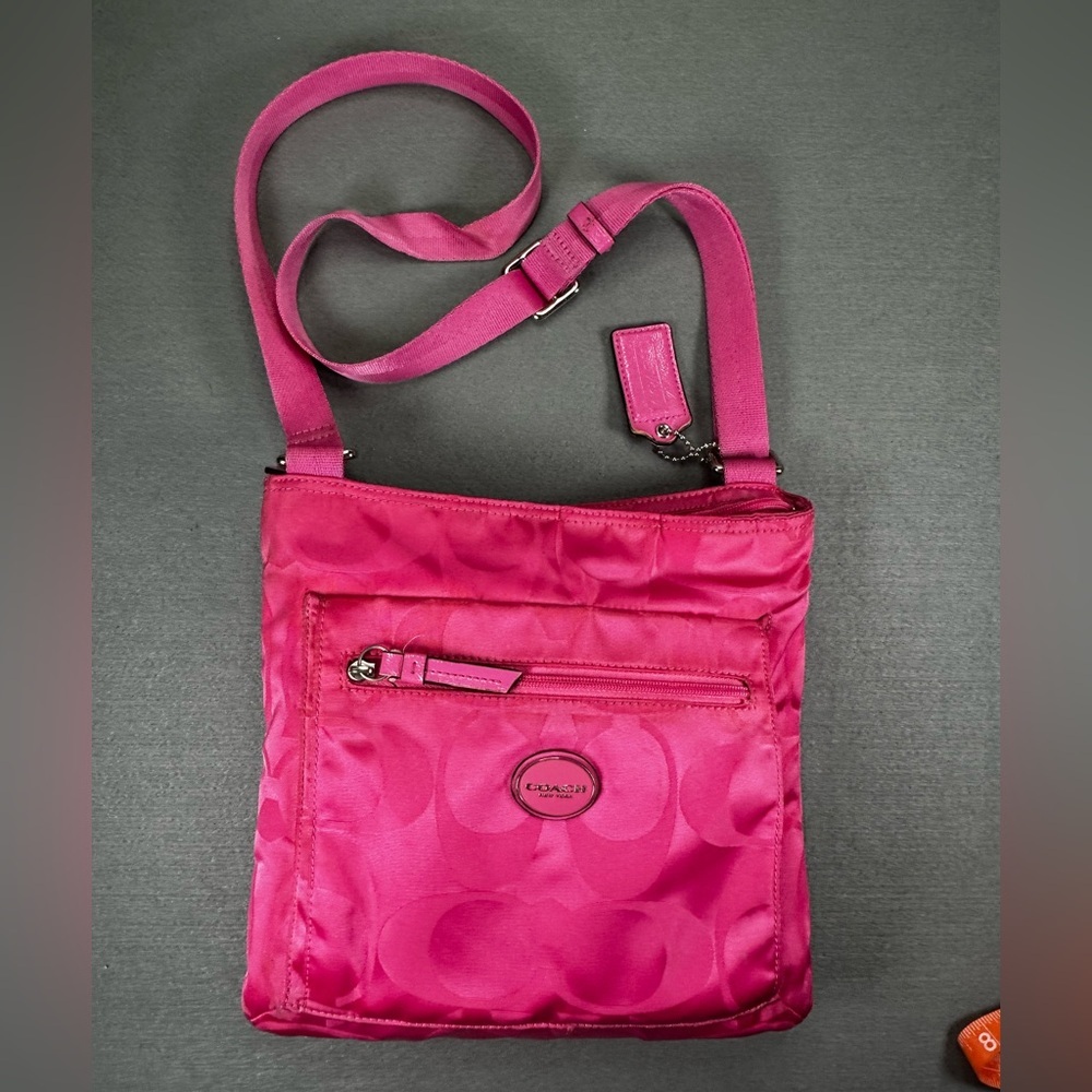 COACH Signature Getaway Nylon File Crossbody Bag Size OS Model F77408 Hot Pink